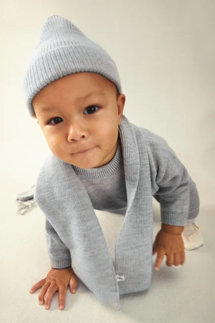 Grey knit top hat baby