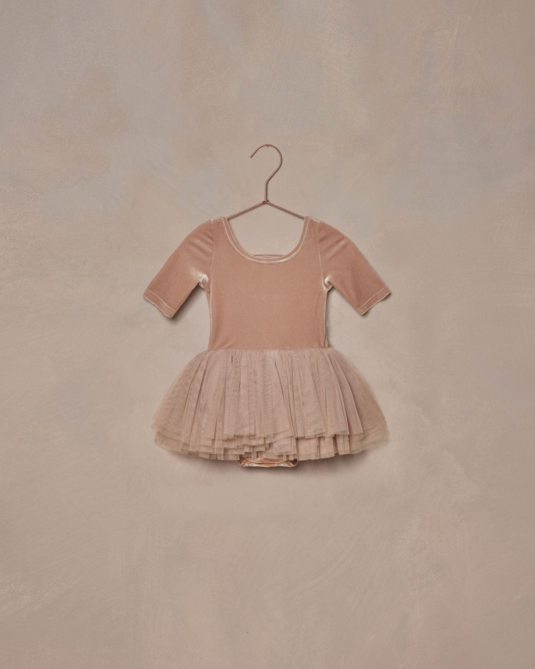 Thea Tutu, Blush