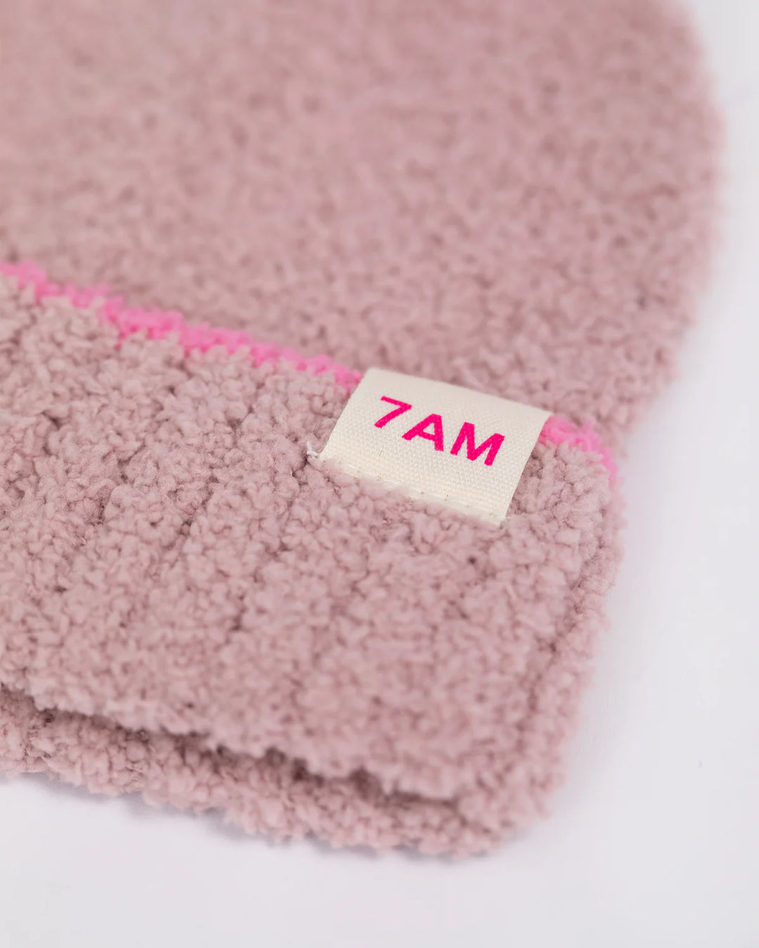 Beanie Fuzzy Ash Rose, Vivid Pink