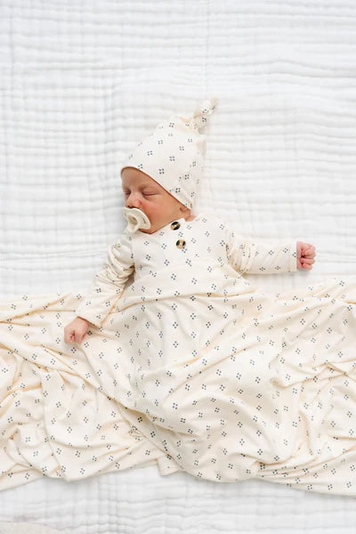 Knotted Gown, Louie