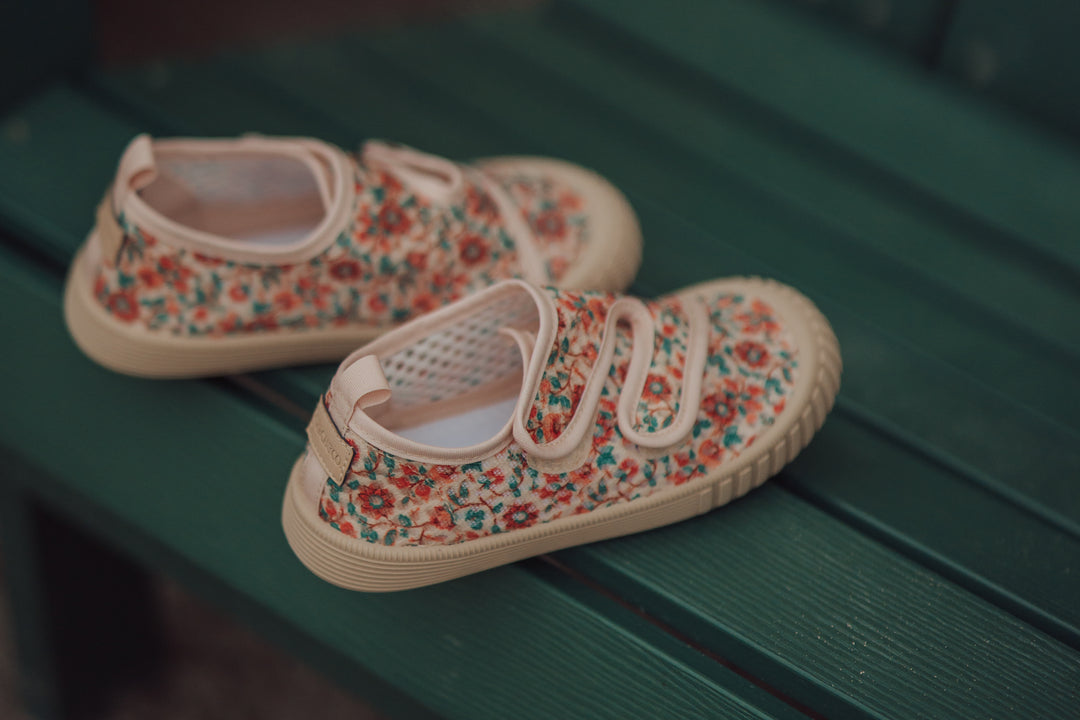 Play Shoes, In Bloom