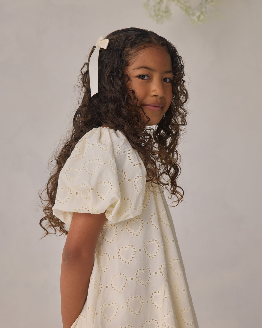 Satin Ribbon Bows Pearl, Ivory,
Mist