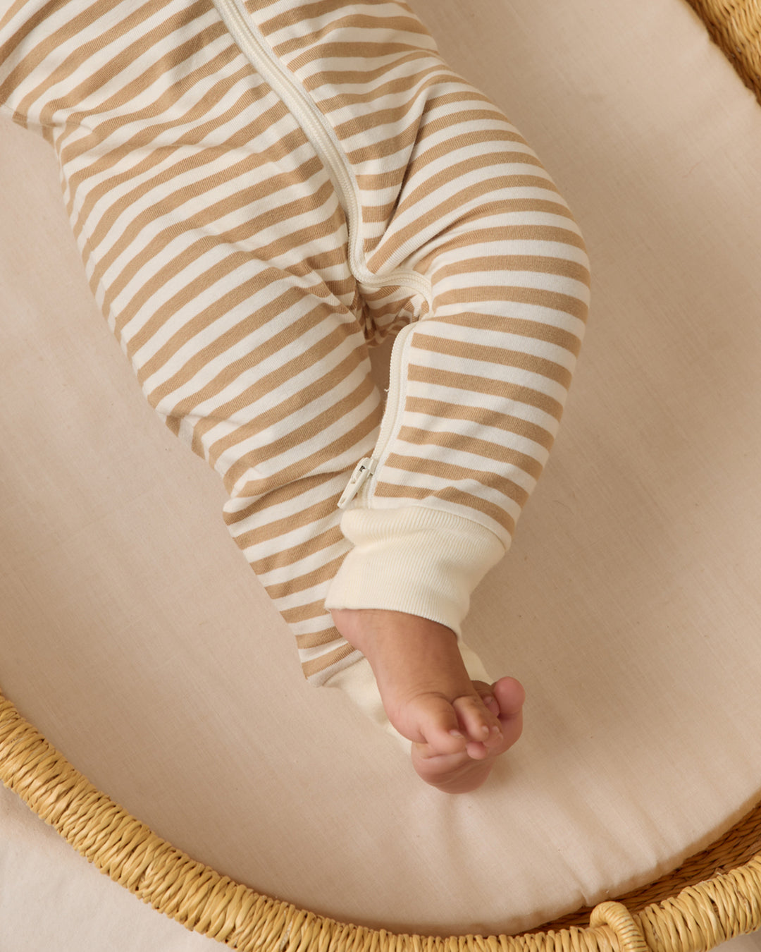 Zip L/S Sleeper, Gold Stripe