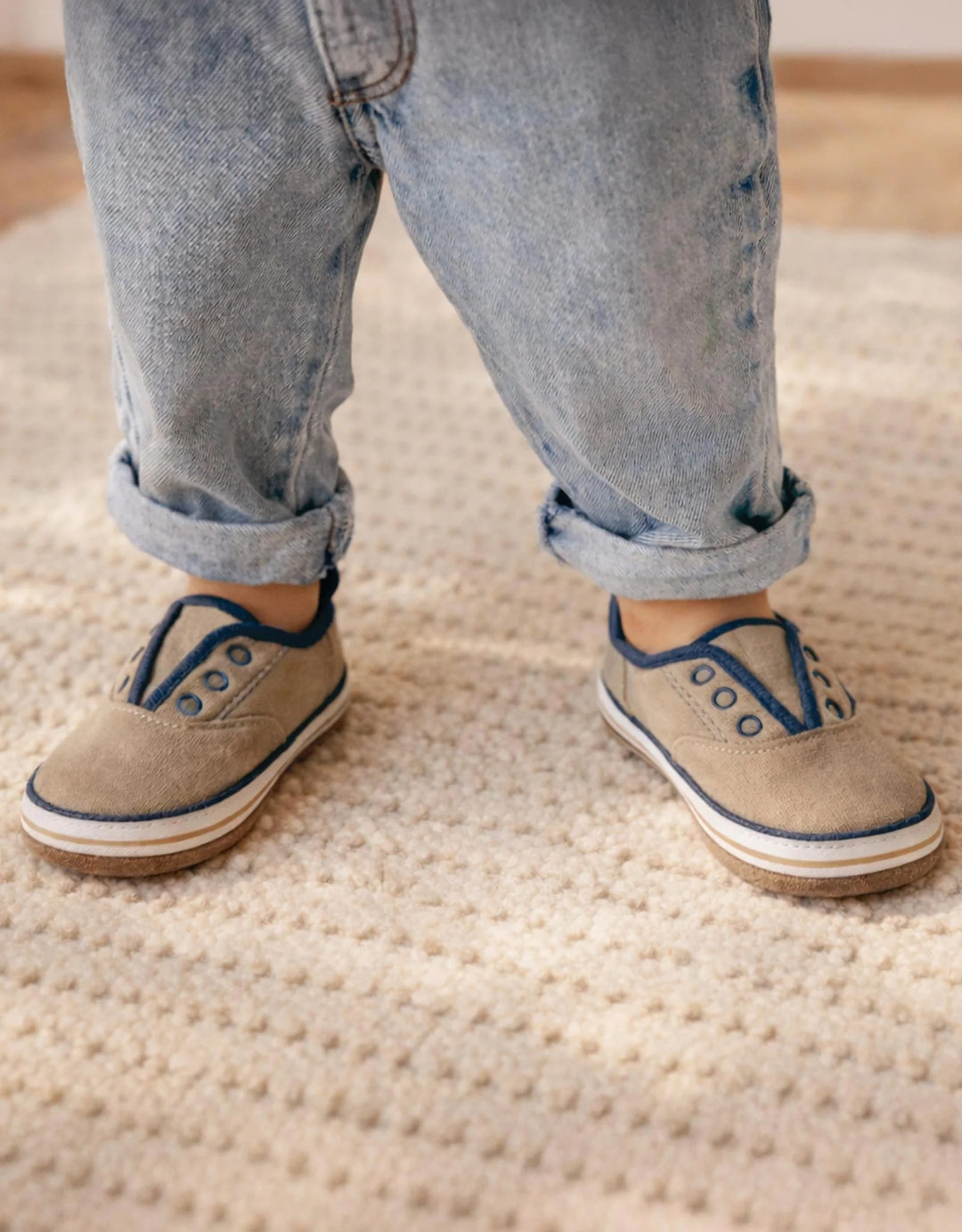 Calder First Kicks, Taupe