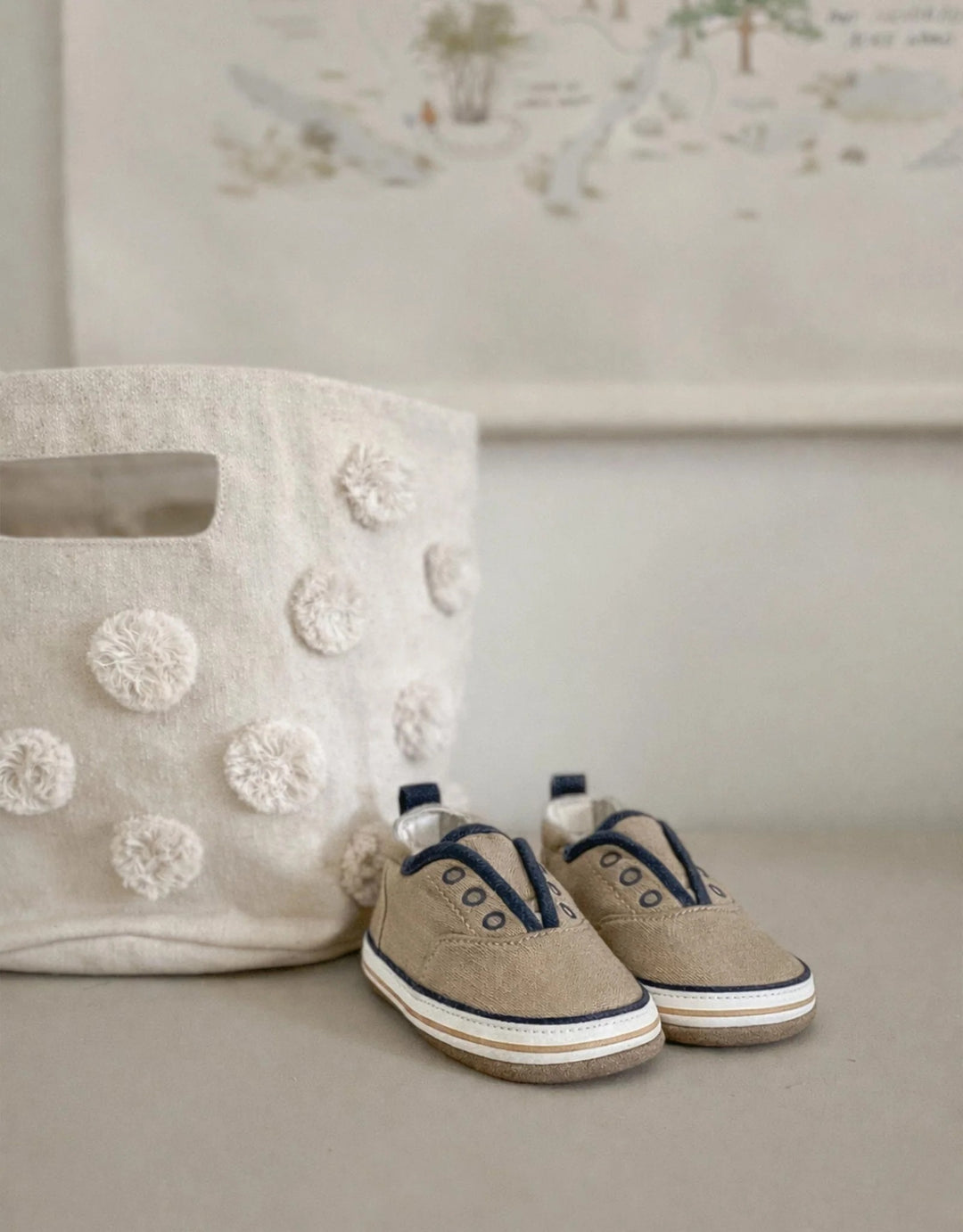 Calder First Kicks, Taupe