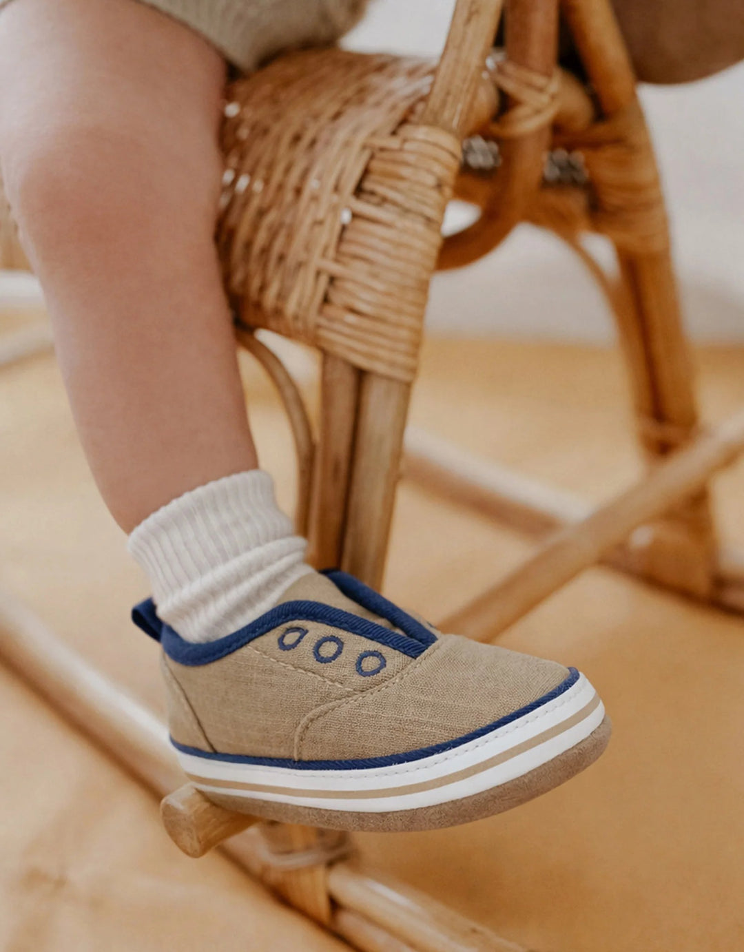 Calder First Kicks, Taupe
